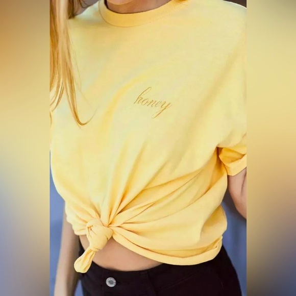 Brandy Melville Boxy crop top “Honey” - Picture 5 of 17